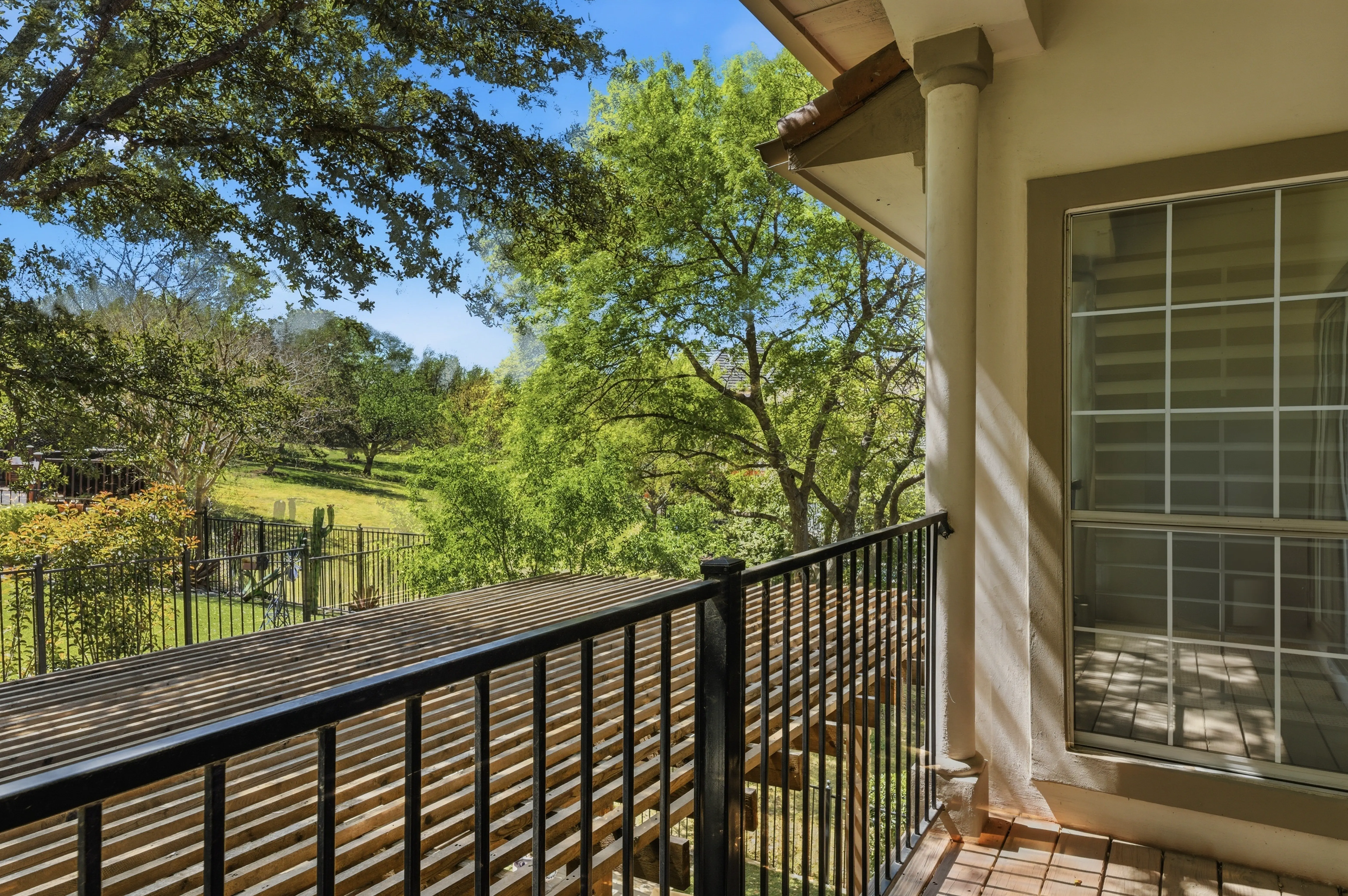 Balcony alternate view
